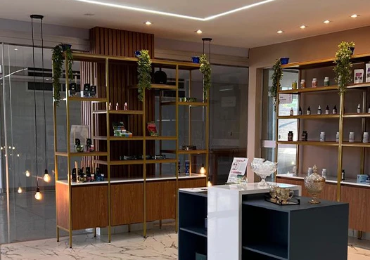 Nosso laboratório: Precisão e inovação a serviço da sua saúde.